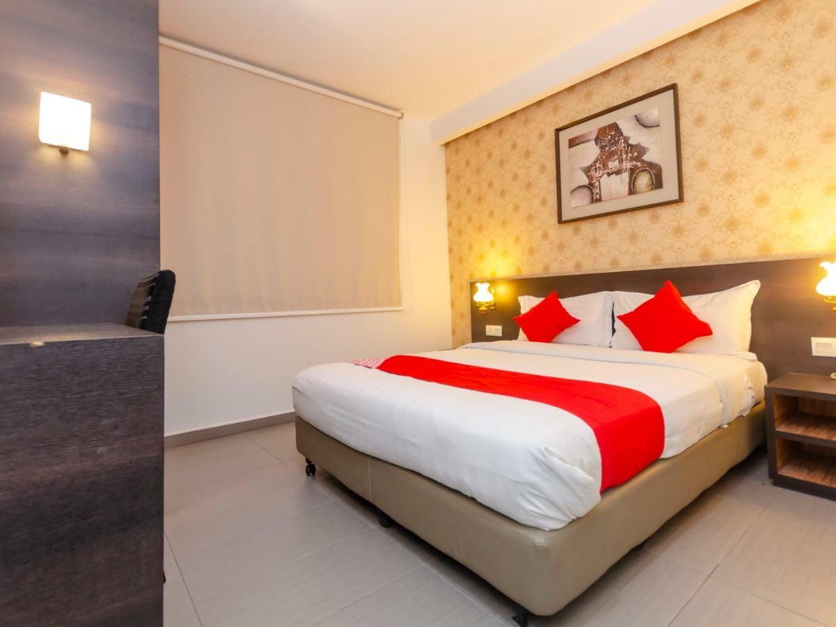Oyo 1164 Hotel 906 Kota Laksamana Малакка Экстерьер фото